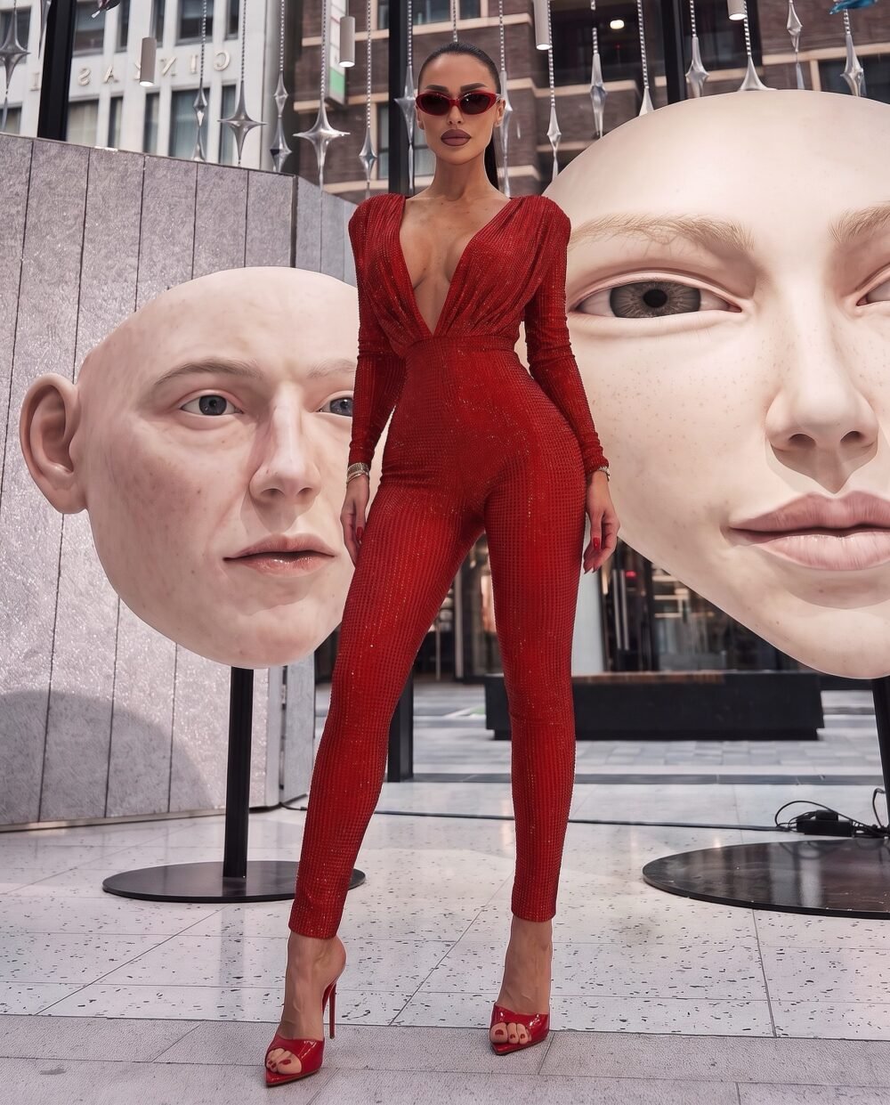 Sparkly Deep V-Neck Catsuit — prednji kadar, crvena boja